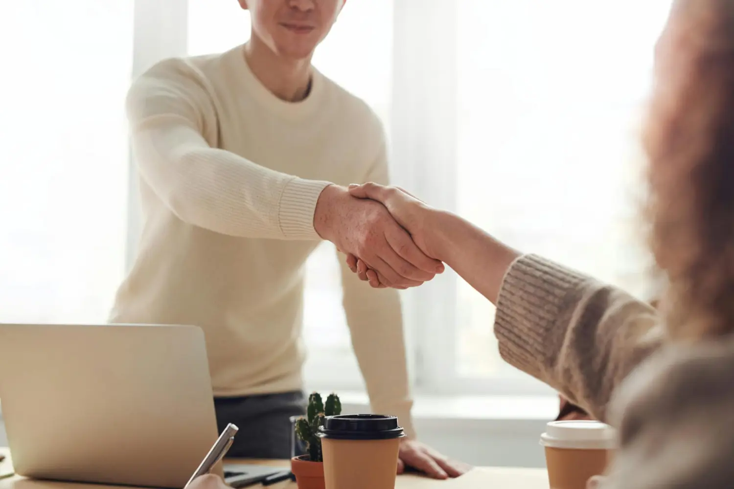 SAIA Personalservice, Arbeitnehmer und Arbeitgeber geben sich die Hand